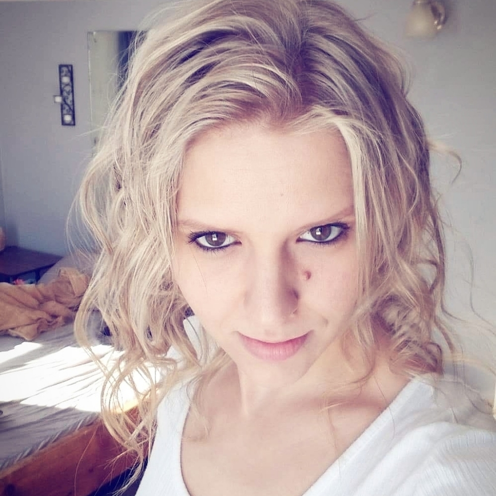 Meet your Posher, Zeline